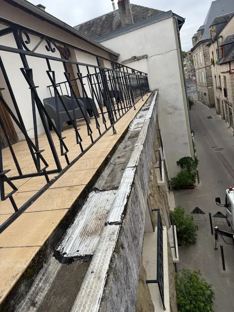 Avant - Réfection de l’étanchéité d’un chéneau