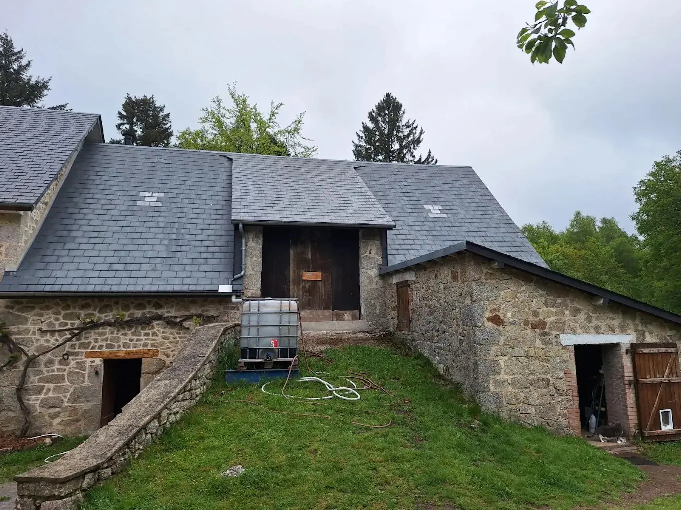 Après - réfection complète de toiture en ardoise