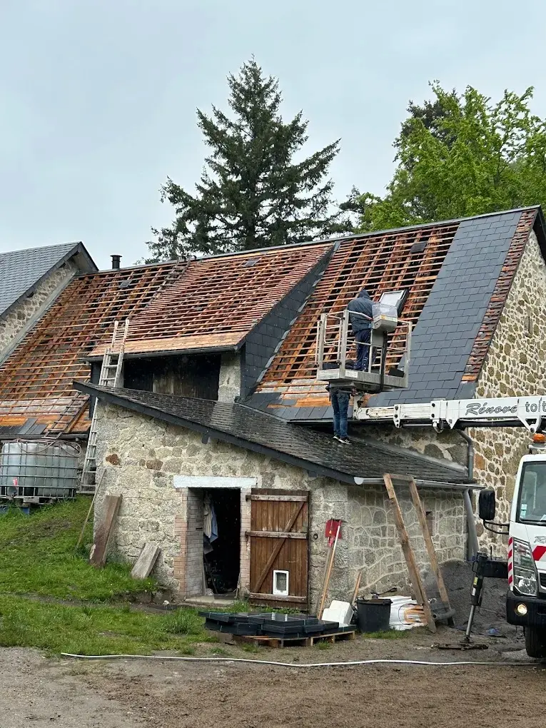 Avant - réfection complète de toiture en ardoise